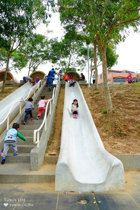 桃園中壢免費親子景點【老街溪河川教育中心/新勢公園】時光隧道溜滑梯×生態教育館×踏青野餐好去處 - yuki.tw