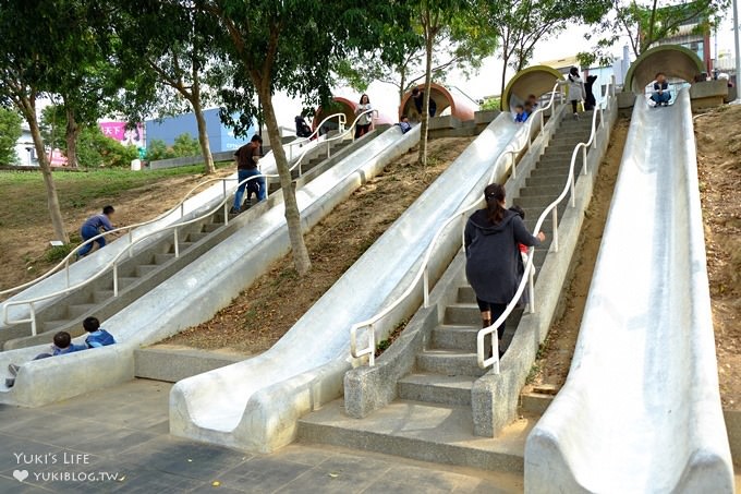 桃園中壢免費親子景點【老街溪河川教育中心/新勢公園】時光隧道溜滑梯×生態教育館×踏青野餐好去處 - yuki.tw