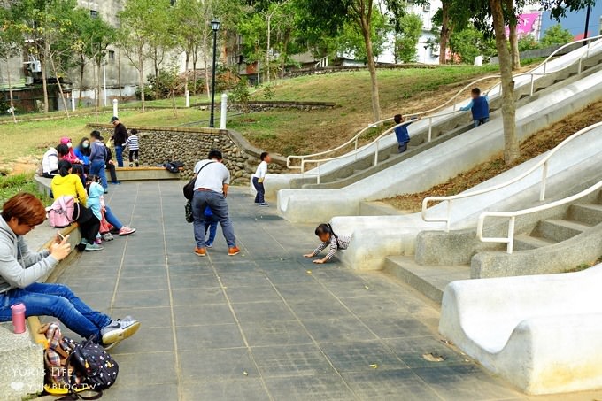 桃園中壢免費親子景點【老街溪河川教育中心/新勢公園】時光隧道溜滑梯×生態教育館×踏青野餐好去處 - yuki.tw