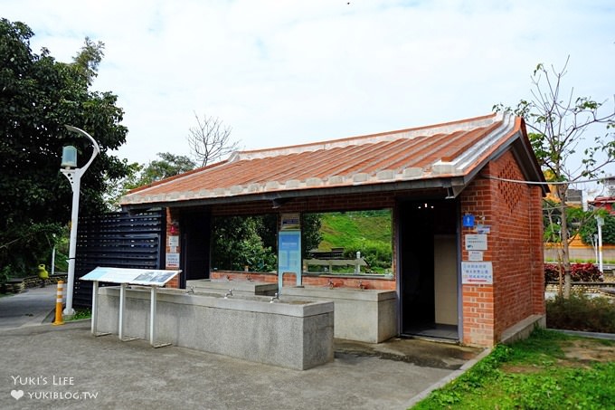 桃園中壢免費親子景點【老街溪河川教育中心/新勢公園】時光隧道溜滑梯×生態教育館×踏青野餐好去處 - yuki.tw