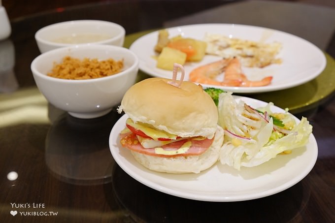 嘉義住宿推薦【尊皇大飯店】平價度假風露天泳池設計感飯店×高CP值親子住宿 - yuki.tw