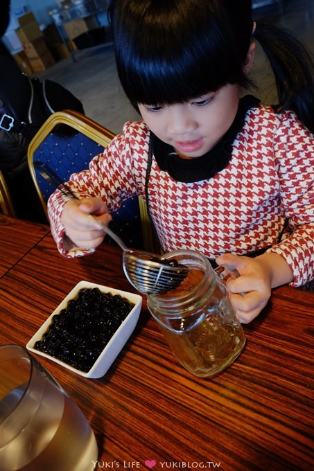 宜蘭新景點【奇麗灣珍奶文化館】燈泡珍珠奶茶西餐廳吃到飽×珍珠奶茶DIY送玻璃杯×沙坑親子下雨天好去處 - yuki.tw