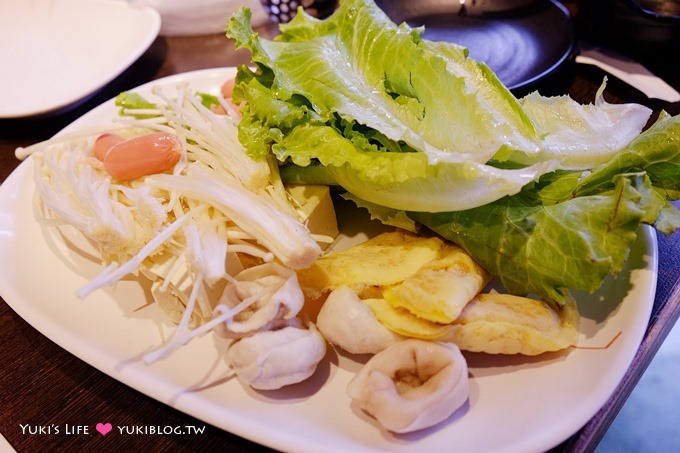 台北美食【八海精緻鍋物料理】豐富海鮮、超多食材火鍋麻辣鍋吃到飽 @西門町店 - yuki.tw