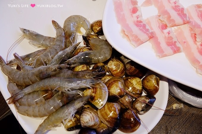 台北美食【八海精緻鍋物料理】豐富海鮮、超多食材火鍋麻辣鍋吃到飽 @西門町店 - yuki.tw