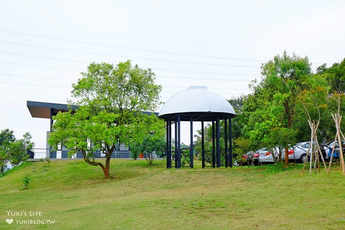 台中夜景親子景觀餐廳【綠朵休閒農場】鋼琴建築結合大草皮沙坑~玩耍放風去 - yuki.tw