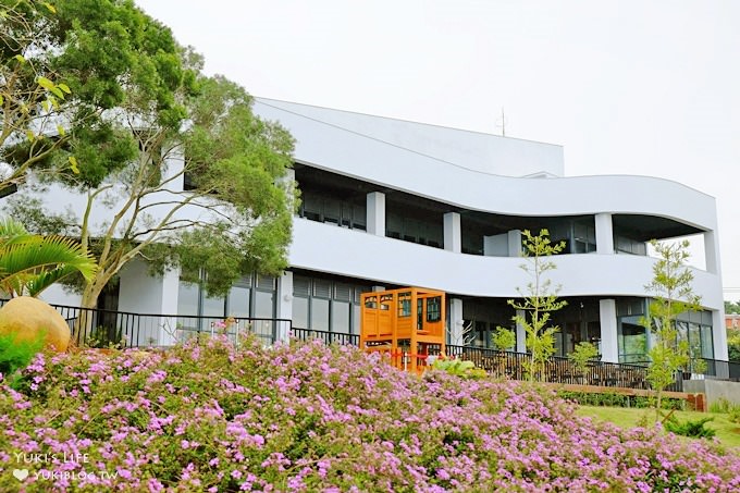 台中夜景親子景觀餐廳【綠朵休閒農場】鋼琴建築結合大草皮沙坑~玩耍放風去 - yuki.tw