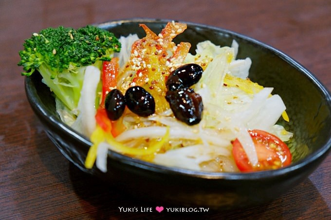 蘆洲美食【日廚生魚片丼】CP值超高百元超大塊魚肚生魚片丼、熟食海鮮丼等多款丼飯❤ - yuki.tw