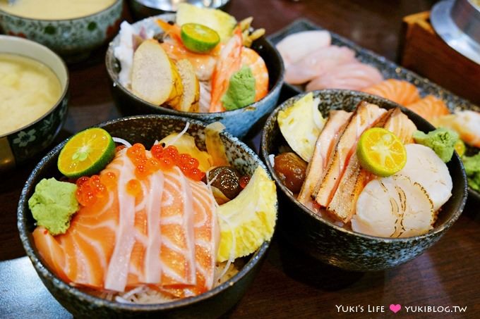 蘆洲美食【日廚生魚片丼】CP值超高百元超大塊魚肚生魚片丼、熟食海鮮丼等多款丼飯❤ - yuki.tw