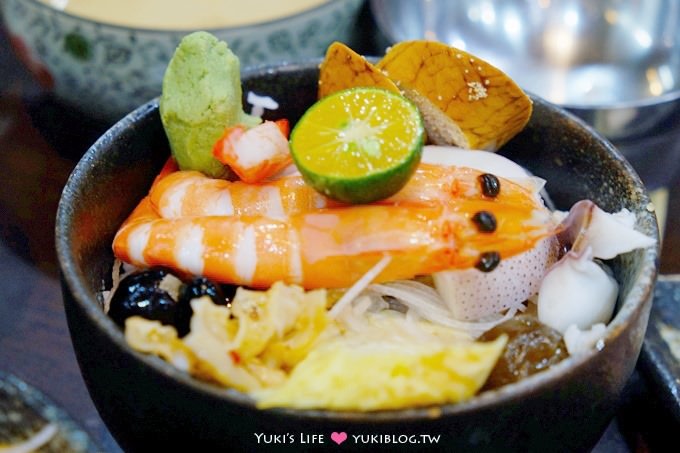 蘆洲美食【日廚生魚片丼】CP值超高百元超大塊魚肚生魚片丼、熟食海鮮丼等多款丼飯❤ - yuki.tw