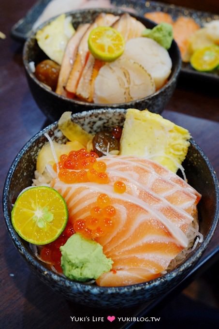 蘆洲美食【日廚生魚片丼】CP值超高百元超大塊魚肚生魚片丼、熟食海鮮丼等多款丼飯❤ - yuki.tw