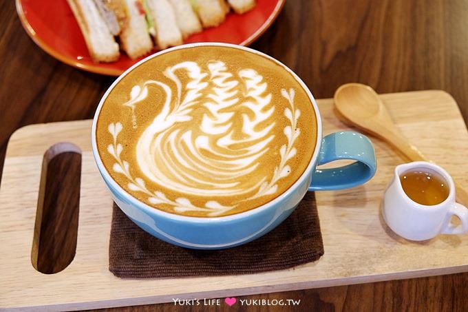 板橋早午餐【朝午食book coffee】天鵝拉花好像畫❤大食怪餐超豐富!(今年5月由金門搬遷至板橋光武街) - yuki.tw