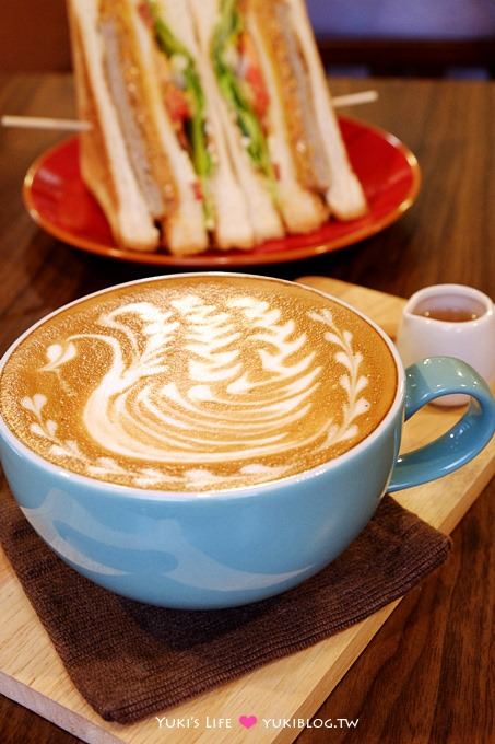 板橋早午餐【朝午食book coffee】天鵝拉花好像畫❤大食怪餐超豐富!(今年5月由金門搬遷至板橋光武街) - yuki.tw