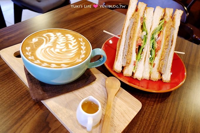 板橋早午餐【朝午食book coffee】天鵝拉花好像畫❤大食怪餐超豐富!(今年5月由金門搬遷至板橋光武街) - yuki.tw