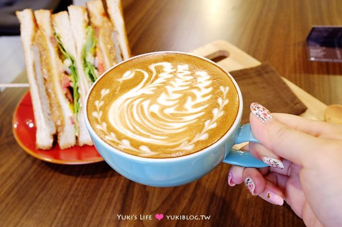 板橋早午餐【朝午食book coffee】天鵝拉花好像畫❤大食怪餐超豐富!(今年5月由金門搬遷至板橋光武街) - yuki.tw