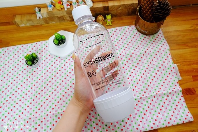 野餐派對好物【Sodastream Genesis White 氣泡水機】夢幻漸層氣泡飲自己也能做×經濟實惠又方便(加碼新款塗鴉寶特瓶) - yuki.tw