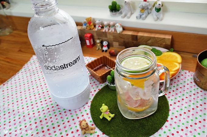 野餐派對好物【Sodastream Genesis White 氣泡水機】夢幻漸層氣泡飲自己也能做×經濟實惠又方便(加碼新款塗鴉寶特瓶) - yuki.tw