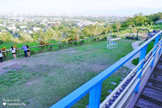 宜蘭員山親子景點【兔子迷宮景觀咖啡餐廳】浪漫天空步道再升級×全新沙坑溜滑梯×戲水池×粉紅樹屋~超棒夜景約會好去處! - yuki.tw