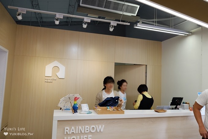 彰化和美繽紛雨傘巷【卡里善之樹彩虹屋】Rainbow House為愛撐傘×IG拍照景點 - yuki.tw