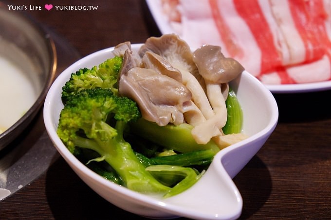 新莊美食【鮮匯頂級鍋物】海鮮不哩啊青的肉品吃到飽火鍋~推薦牛奶鍋 @新莊捷運站 - yuki.tw