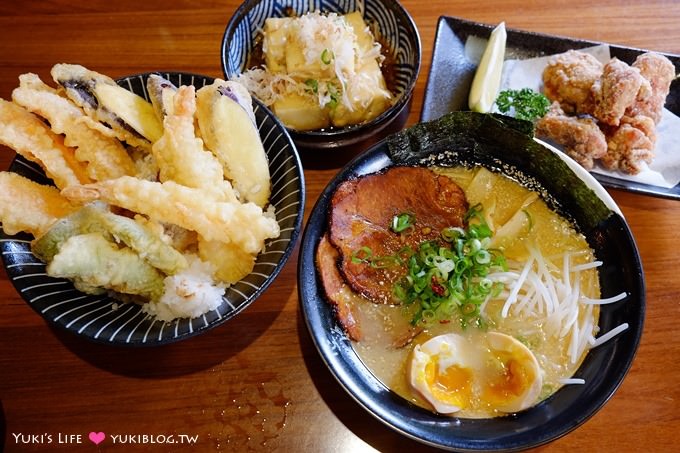 台中美食【空海拉麵】穿圍兜吃拉麵~日本連線連鎖口味❤ - yuki.tw