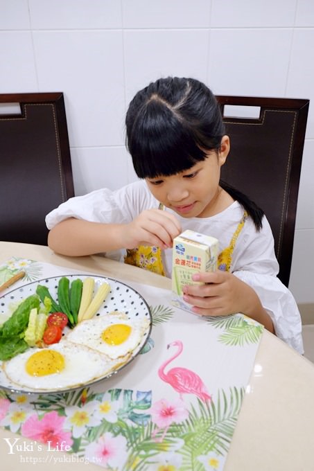 早餐點心都方便【福樂金盞花萃取精華(含葉黃素酯)營養牛乳】好喝又適合小朋友的保久乳飲品~全聯販售好購買！ - yuki.tw