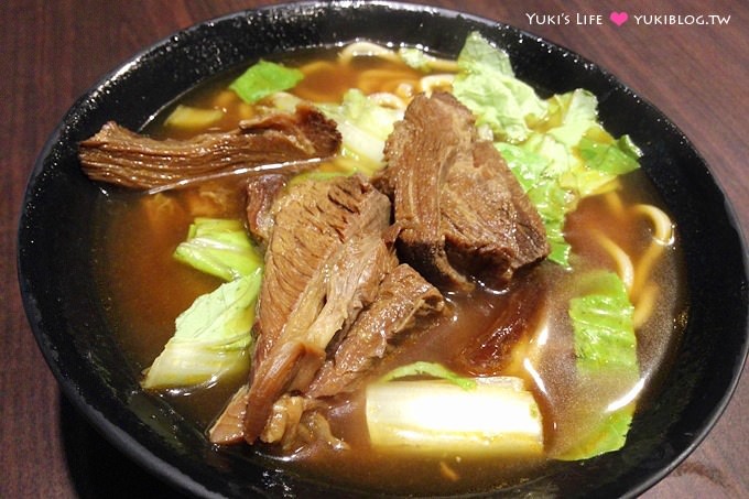 台北永康街美食【東門餃子館】酸菜白肉鍋酸到骨子裡、煎餃多汁 @東門站 - yuki.tw