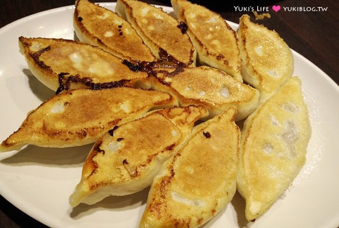 台北永康街美食【東門餃子館】酸菜白肉鍋酸到骨子裡、煎餃多汁 @東門站 - yuki.tw