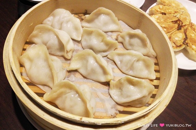 台北永康街美食【東門餃子館】酸菜白肉鍋酸到骨子裡、煎餃多汁 @東門站 - yuki.tw