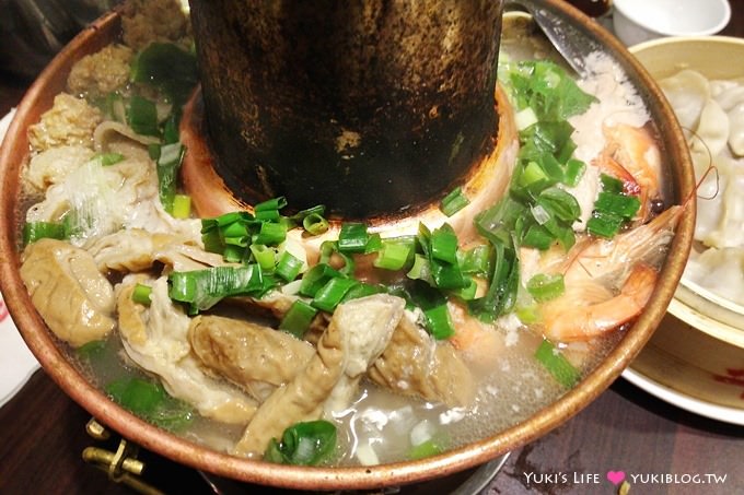 台北永康街美食【東門餃子館】酸菜白肉鍋酸到骨子裡、煎餃多汁 @東門站 - yuki.tw