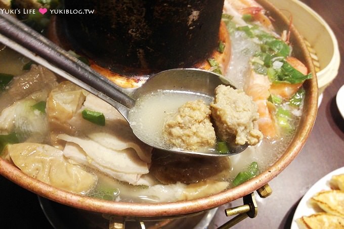 台北永康街美食【東門餃子館】酸菜白肉鍋酸到骨子裡、煎餃多汁 @東門站 - yuki.tw