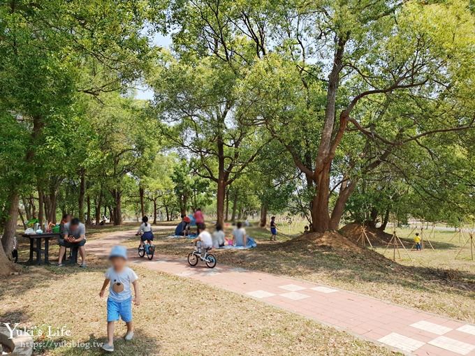 台中景點【大雅中科公園】三道山丘磨石子溜滑梯×沙坑、野餐、騎腳踏車親子景點 - yuki.tw