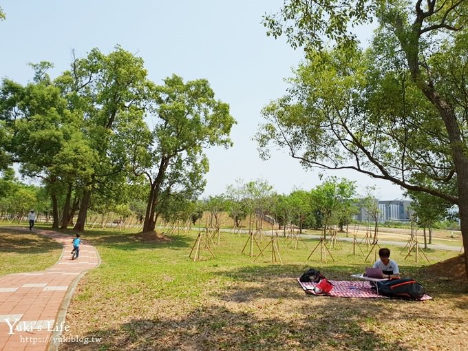 台中景點【大雅中科公園】三道山丘磨石子溜滑梯×沙坑、野餐、騎腳踏車親子景點 - yuki.tw