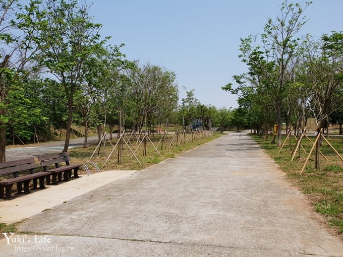 台中景點【大雅中科公園】三道山丘磨石子溜滑梯×沙坑、野餐、騎腳踏車親子景點 - yuki.tw