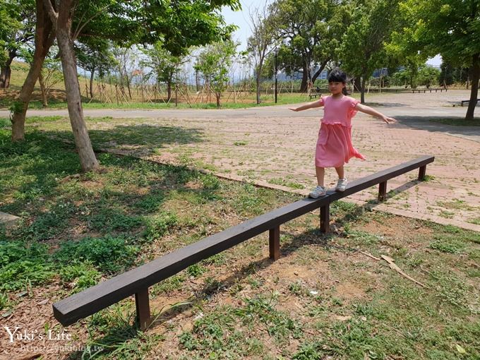 台中景點【大雅中科公園】三道山丘磨石子溜滑梯×沙坑、野餐、騎腳踏車親子景點 - yuki.tw