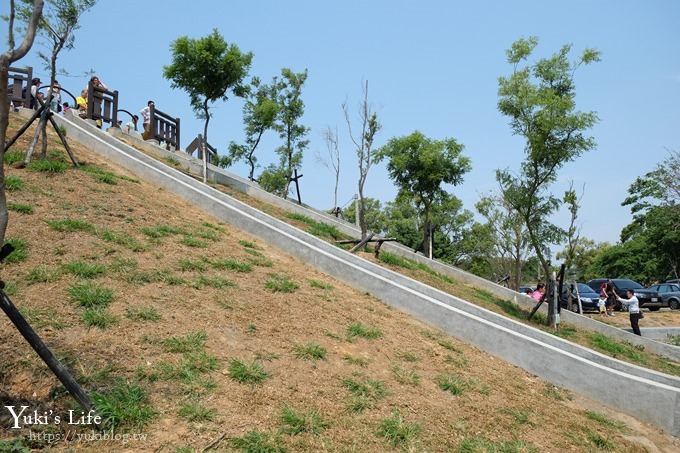 台中景點【大雅中科公園】三道山丘磨石子溜滑梯×沙坑、野餐、騎腳踏車親子景點 - yuki.tw