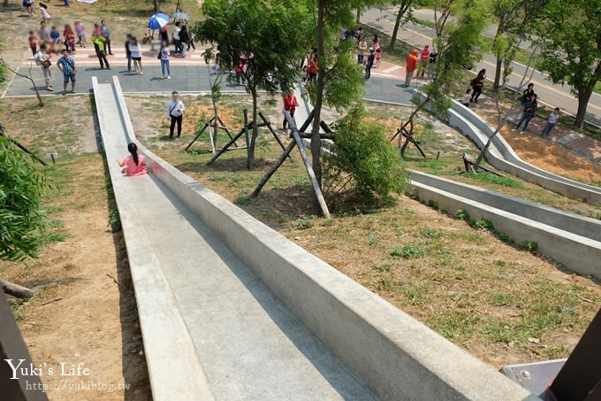 台中景點【大雅中科公園】三道山丘磨石子溜滑梯×沙坑、野餐、騎腳踏車親子景點 - yuki.tw