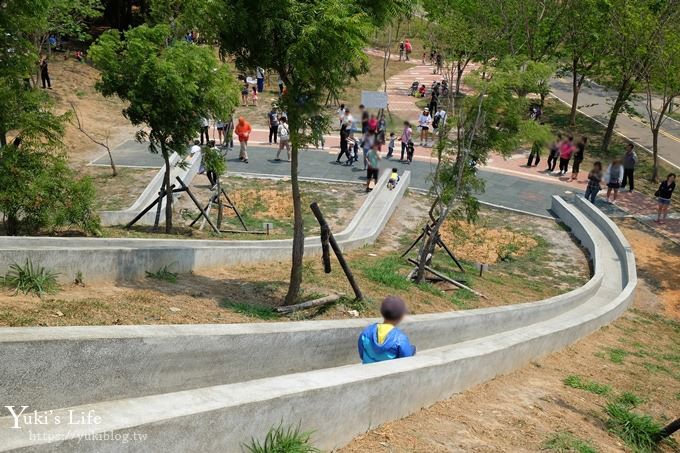 台中景點【大雅中科公園】三道山丘磨石子溜滑梯×沙坑、野餐、騎腳踏車親子景點 - yuki.tw