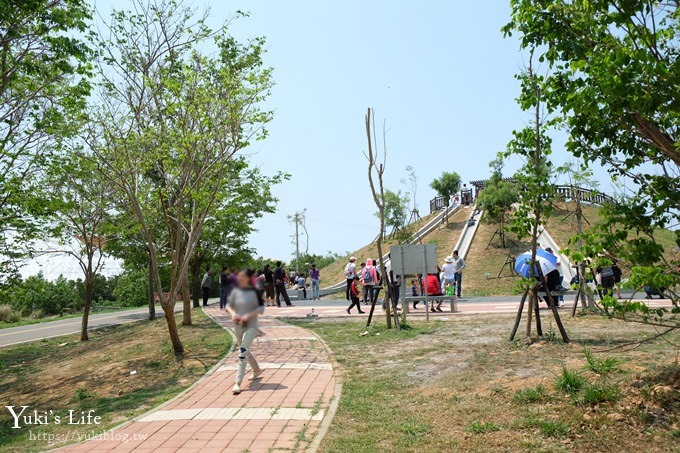 台中景點【大雅中科公園】三道山丘磨石子溜滑梯×沙坑、野餐、騎腳踏車親子景點 - yuki.tw