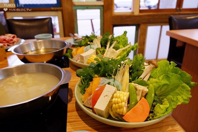 宜蘭美食【木窗火鍋店】復古老宅風彩色木窗特色火鍋店@頭城美食 - yuki.tw