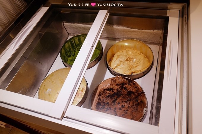 台北美食【醉麻辣頂級麻辣駌鴦鍋】頂級食材、16口味Haagen-Dazs冰淇淋吃到飽 @國父紀念館站 - yuki.tw