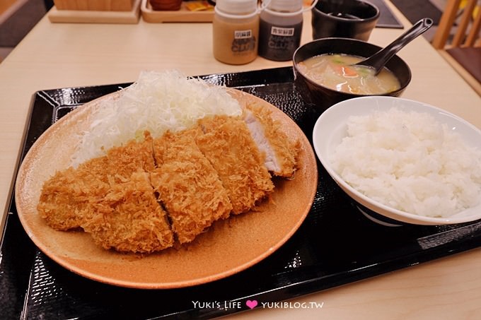 台北車站美食【吉豚屋かつや】平價日本連鎖豬排專門店、台灣1號店、外酥內嫩真的好好吃(HOYII北車站) - yuki.tw