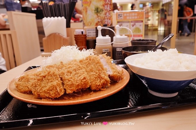 台北車站美食【吉豚屋かつや】平價日本連鎖豬排專門店、台灣1號店、外酥內嫩真的好好吃(HOYII北車站) - yuki.tw