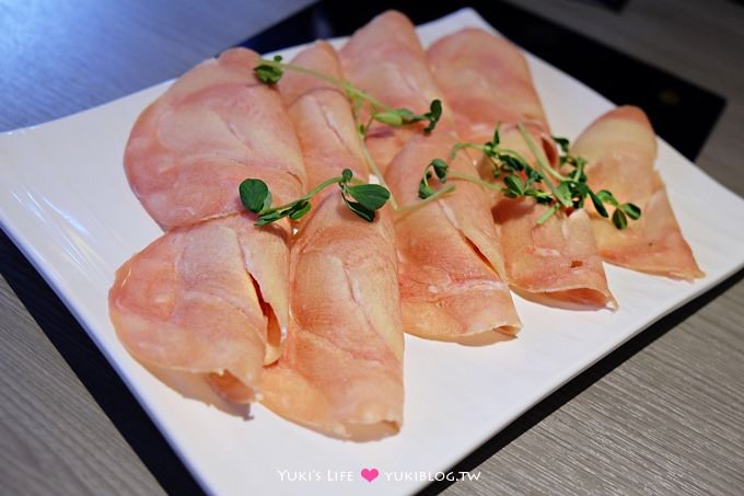 台北東區火鍋【鑫鱻鍋の物】菜盤可換肉盤、頂級肉平價享受鍋物新開幕@忠孝復興站(持DM送肉盤、打卡又送肉盤) - yuki.tw