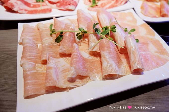 台北東區火鍋【鑫鱻鍋の物】菜盤可換肉盤、頂級肉平價享受鍋物新開幕@忠孝復興站(持DM送肉盤、打卡又送肉盤) - yuki.tw