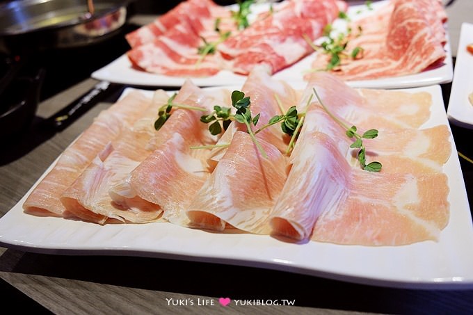 台北東區火鍋【鑫鱻鍋の物】菜盤可換肉盤、頂級肉平價享受鍋物新開幕@忠孝復興站(持DM送肉盤、打卡又送肉盤) - yuki.tw