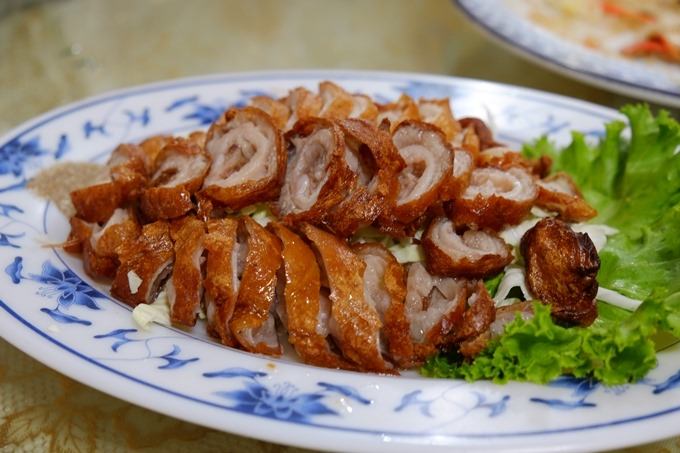 南投埔里【噴水餐廳】老店特色菜蛋黃鴨、蔣經國愛店、價格不貴好吃有停車場 (市區小吃聚餐必吃) - yuki.tw