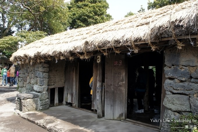 韓國濟洲島旅行【城邑民俗村、韓式魷魚烤肉餐】是要你噴錢的地方 XD - yuki.tw