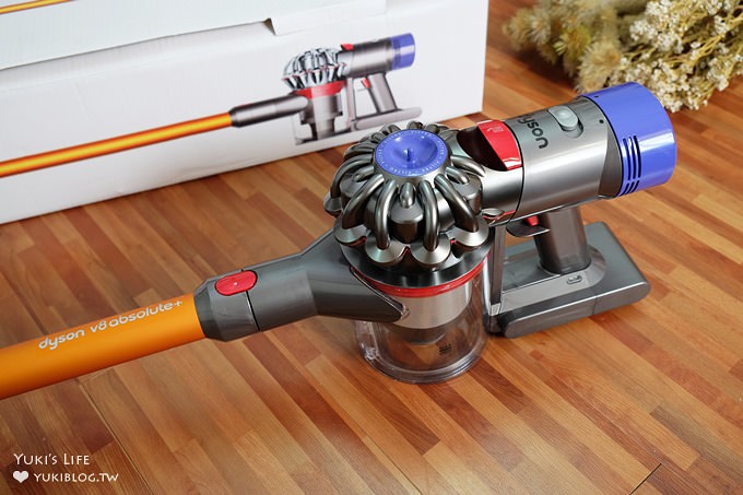 居家必備【Dyson V8 absolute+ 無線吸塵器】超強吸力×免彎腰免接電線！打掃方便好用又有效率！ - yuki.tw