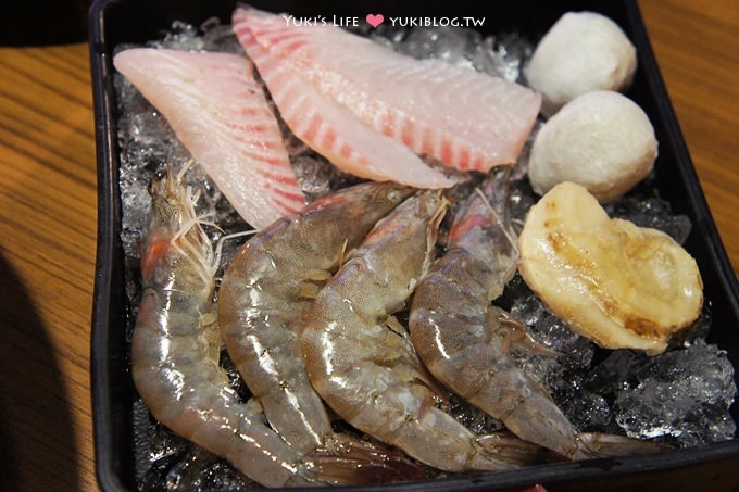 高雄美食【湘饌麻辣賓士鍋】三種湯底「名牌」鍋！ - yuki.tw