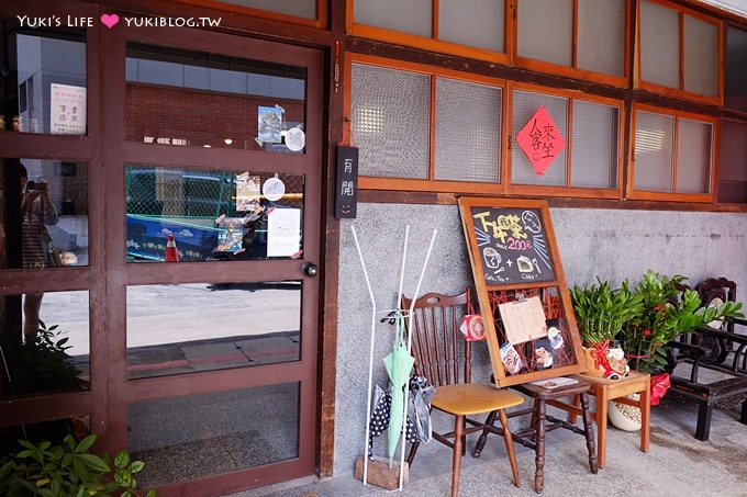 台北美食【坐坐咖啡Zuò Zuò Cafe】復古老厝華麗變身、香腸九層塔三明治太特別! @中山站 - yuki.tw